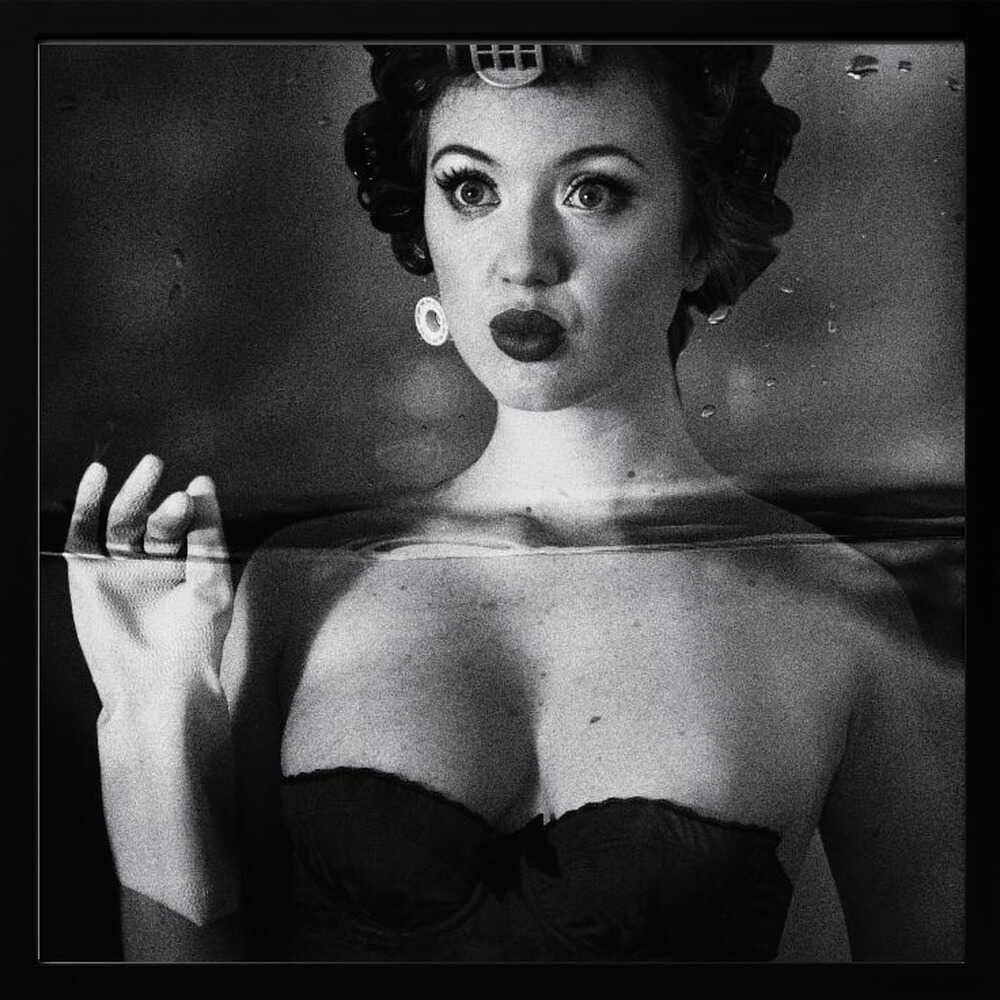 Retro Bathing Beauty Art Print UK — Dark Moody Dark Wall Art — Living Room — Wall It All Prints