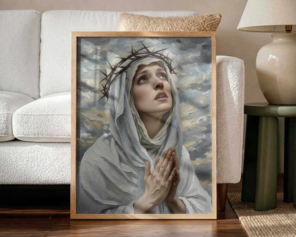 Praying Mary Crowned HUGO